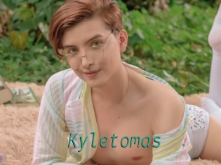 kyletomas Gay Home Pictures